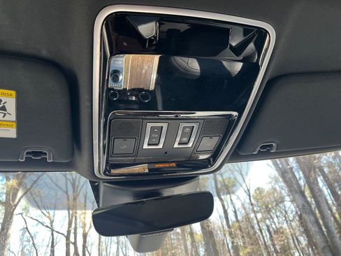 Used 2018 Land Rover Range Rover Supercharged image 17