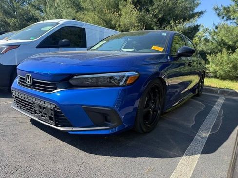 Used 2023 Honda Civic Sport image 3