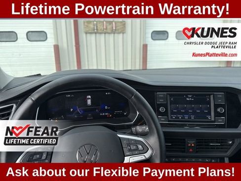 Used 2024 Volkswagen Jetta SE w/ Panoramic Sunroof Package image 17