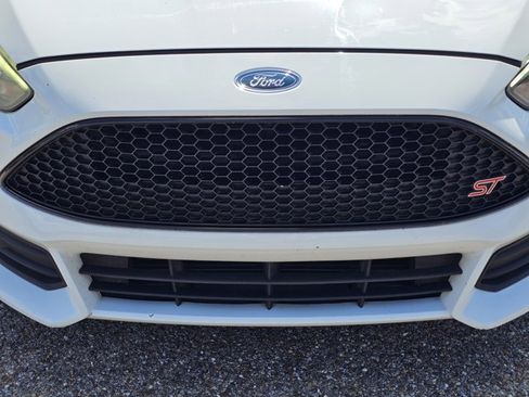 Used 2017 Ford Focus ST FWD image 3