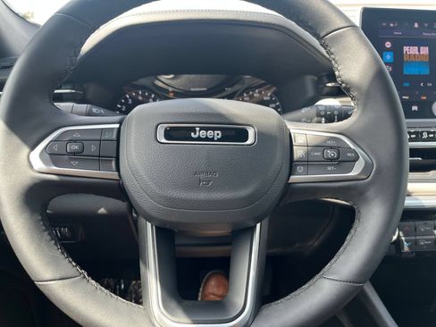 Used 2025 Jeep Compass Limited AWD/4WD image 29