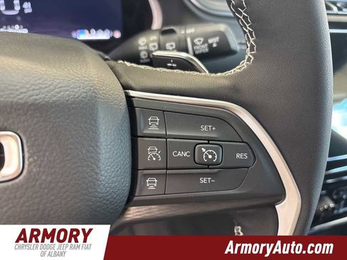 New 2025 Jeep Grand Cherokee L Altitude image 16