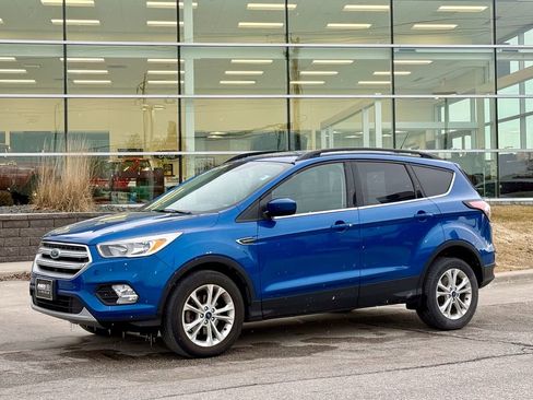 Used 2018 Ford Escape SE w/ SE Sync 3 Package image 2