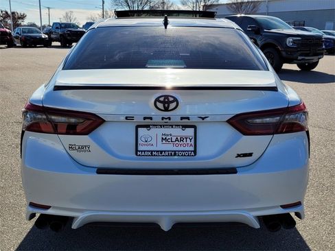 Used 2021 Toyota Camry XSE image 10