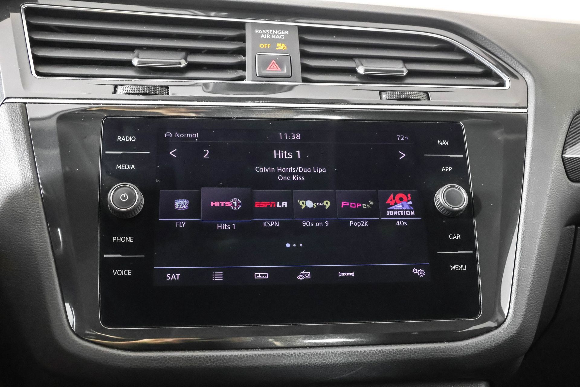 Used 2018 Volkswagen Tiguan SEL Premium AWD/4WD image 28
