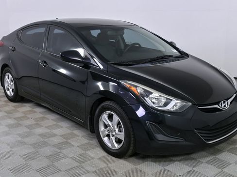 Used 2014 Hyundai Elantra SE image 22