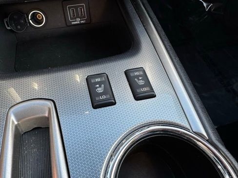 Used 2018 Nissan Pathfinder SL image 16