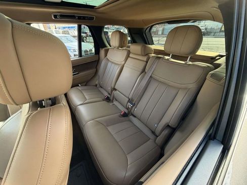 Used 2025 Land Rover Range Rover SE image 27