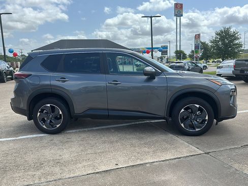 Certified 2025 Nissan Rogue SV image 9