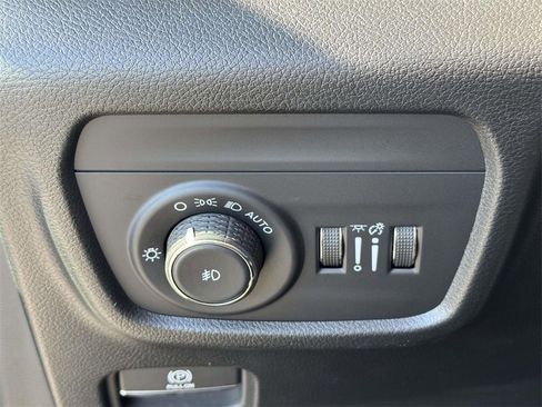 Used 2025 Jeep Grand Cherokee L Limited w/ Luxury Tech Group II image 29