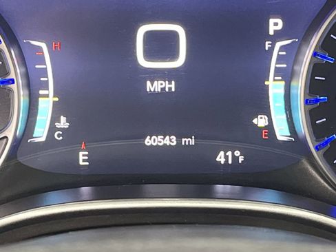 Used 2024 Chrysler Pacifica Touring-L image 16