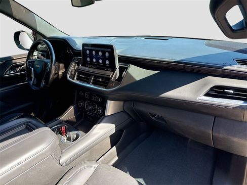 Used 2021 Chevrolet Suburban LT image 32