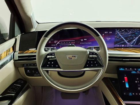 Certified 2025 Cadillac Escalade Sport Platinum AWD/4WD image 16