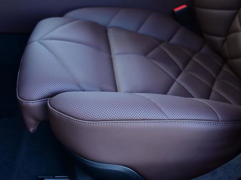 Used 2025 BMW 740i image 22