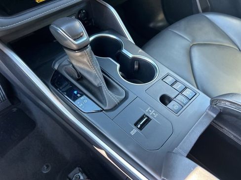 Used 2024 Toyota Highlander XLE image 23