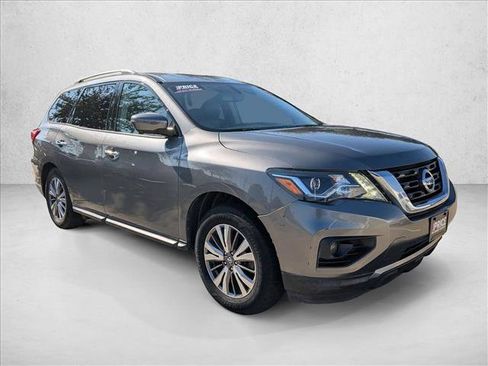 Used 2019 Nissan Pathfinder SL image 3