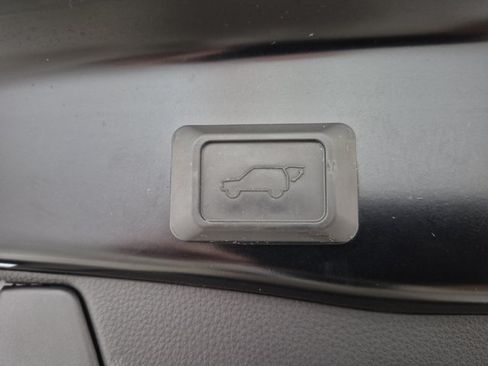 Used 2020 Toyota RAV4 XLE Premium AWD/4WD image 30