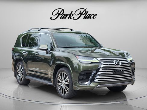 Used 2023 Lexus LX 600 4WD w/ Accessory Package (Z1) image 4