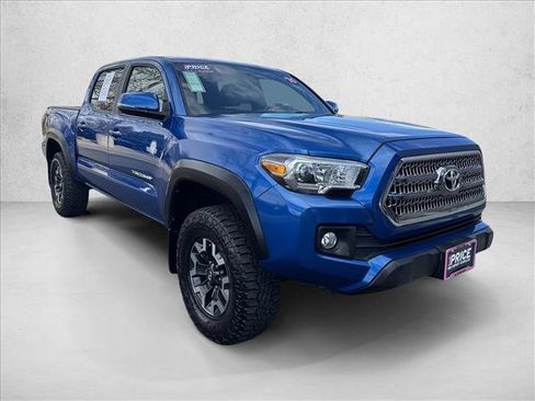 Used 2016 Toyota Tacoma TRD Off-Road w/ Premium & Technology Package image 8