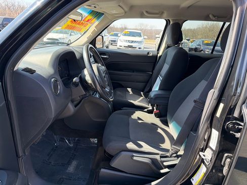 Used 2014 Jeep Patriot Latitude AWD/4WD image 9