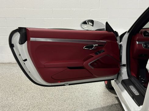 Used 2025 Porsche 718 Cayman RWD image 4