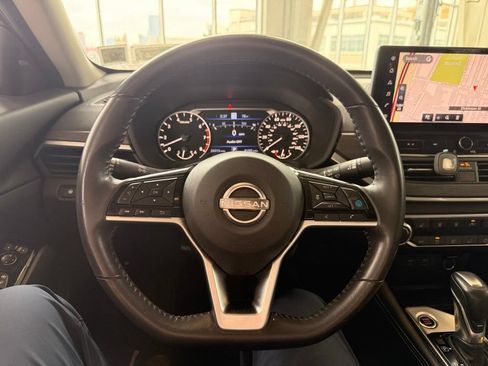 Used 2023 Nissan Altima 2.5 SV w/ SV Premium Package FWD image 12