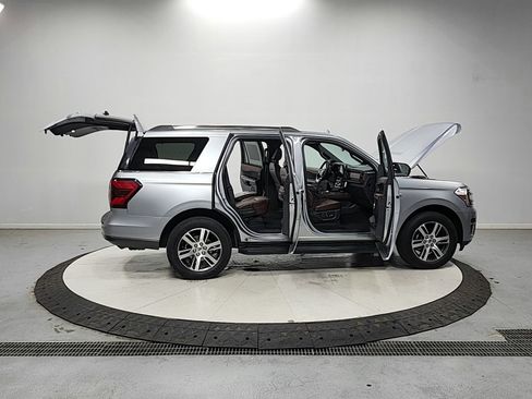 Used 2024 Ford Expedition Limited RWD image 17