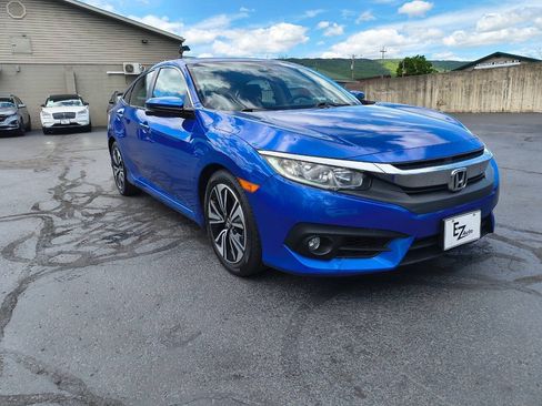 Used 2017 Honda Civic EX-T image 2