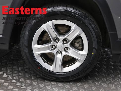 Used 2023 Jeep Compass Latitude w/ Sun and Sound Group AWD/4WD image 32