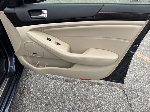 Used 2015 Kia Cadenza Premium image 14