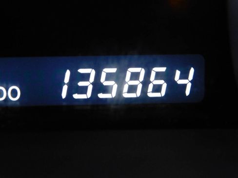 Used 2012 Toyota Highlander SE image 10