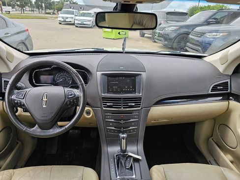 Used 2013 Lincoln MKT AWD image 11