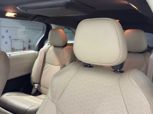 Used 2021 Toyota Sienna Limited FWD image 26