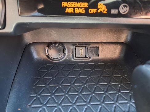 Used 2020 Toyota RAV4 LE image 23