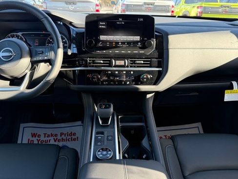 New 2025 Nissan Pathfinder SL w/ SL Premium Package image 27