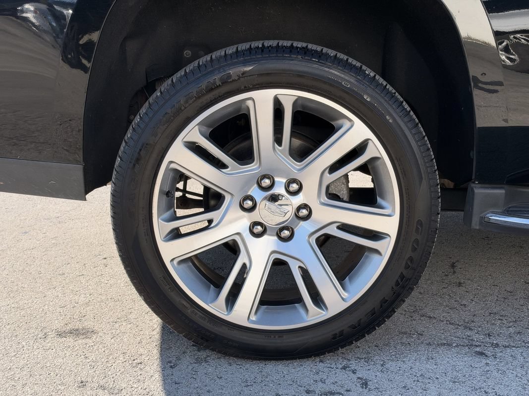 Used 2019 Cadillac Escalade Luxury AWD/4WD image 32