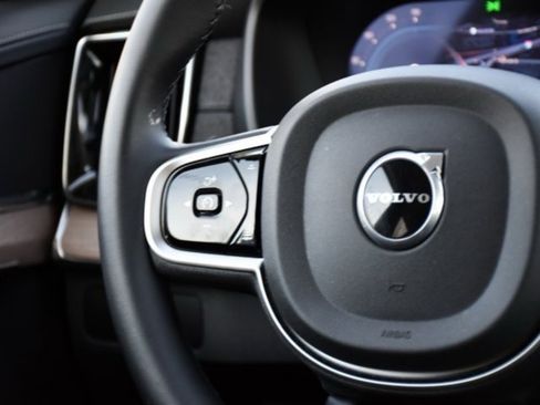 Used 2025 Volvo XC90 B5 Plus image 19