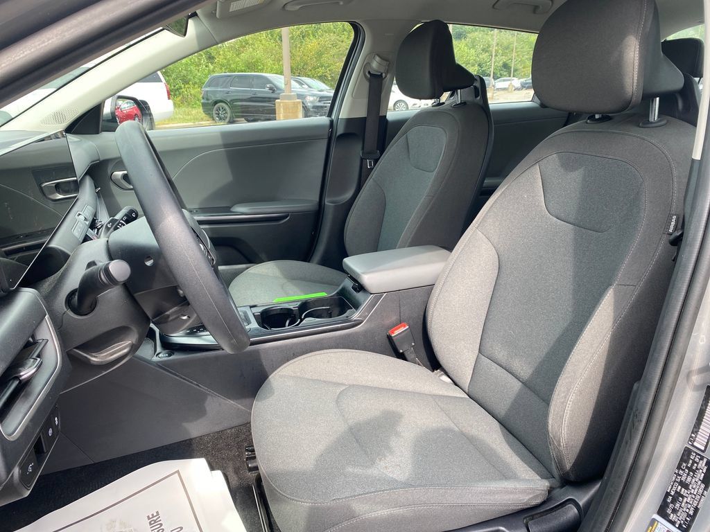 Used 2025 Kia K4 FWD image 10