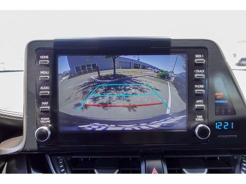 Used 2019 Toyota C-HR XLE FWD image 22