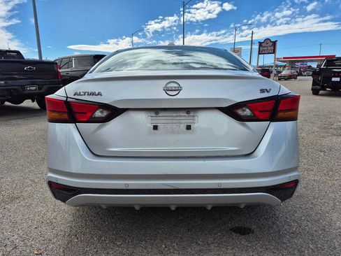 Used 2024 Nissan Altima 2.5 SV FWD image 4