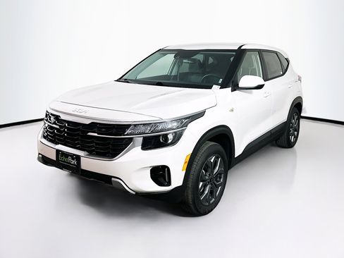 Used 2026 Kia Seltos LX AWD/4WD image 3