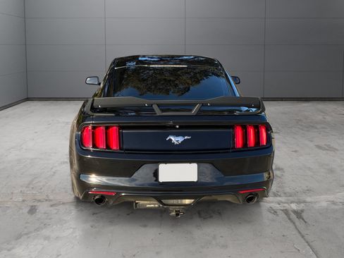 Used 2017 Ford Mustang Coupe RWD image 4