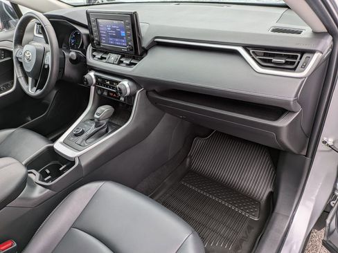 Used 2022 Toyota RAV4 XLE Premium image 24