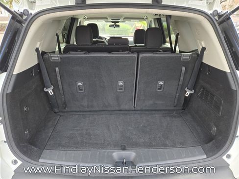 Used 2022 Nissan Pathfinder SV image 16