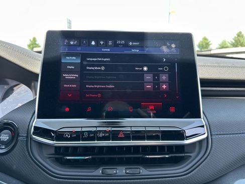 New 2025 Jeep Compass Latitude w/ Altitude Special Edition image 36