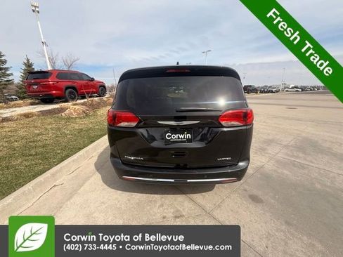Used 2020 Chrysler Pacifica Limited image 5