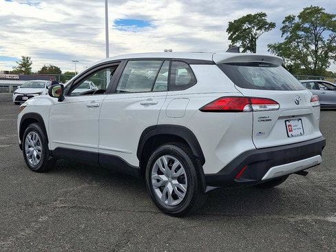 Certified 2022 Toyota Corolla Cross L image 5