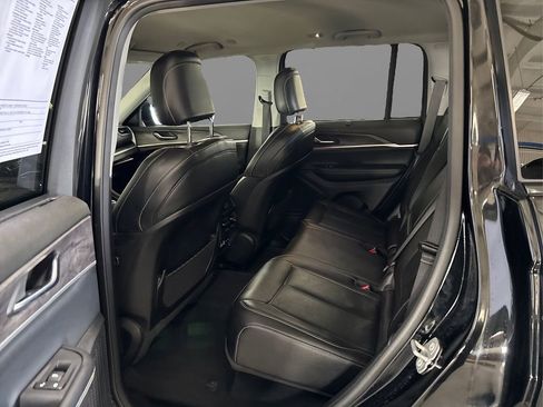 Used 2023 Jeep Grand Cherokee Limited w/ Luxury Tech Group II image 10