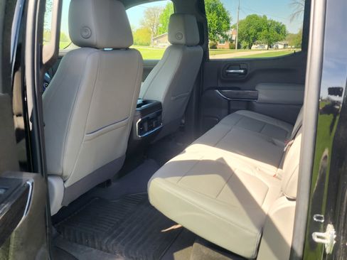 Used 2022 Chevrolet Silverado 1500 LTZ w/ Z71 Off-Road Package AWD/4WD image 6