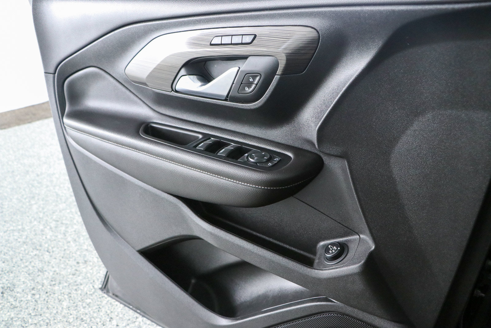 Used 2022 GMC Terrain SLT w/ LPO, Floor Liner Package AWD/4WD image 21